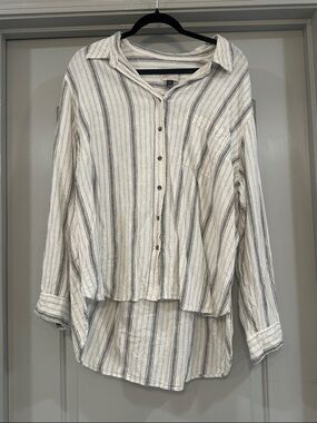 Universal Thread Striped Button-Down Shirt in White and Gray